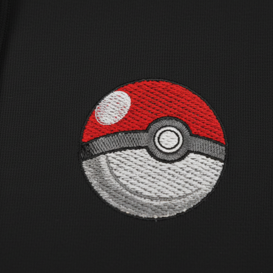 Polerón bordado Pokébola (Pokémon) personalizado - detalle del bordado - Nexowear.cl
